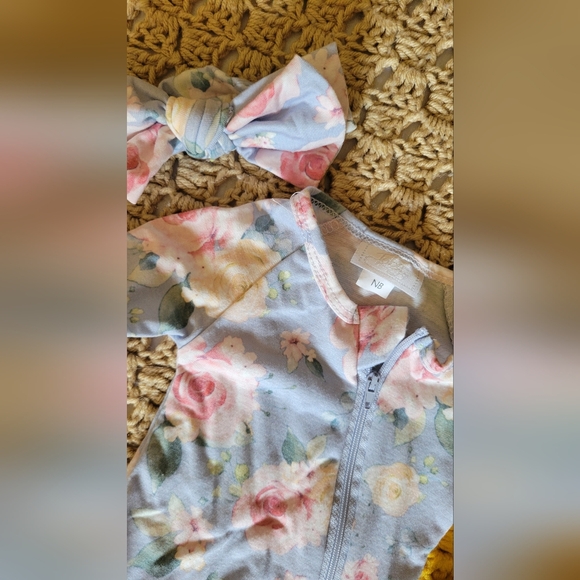 Floral Set - Picture 2 of 3